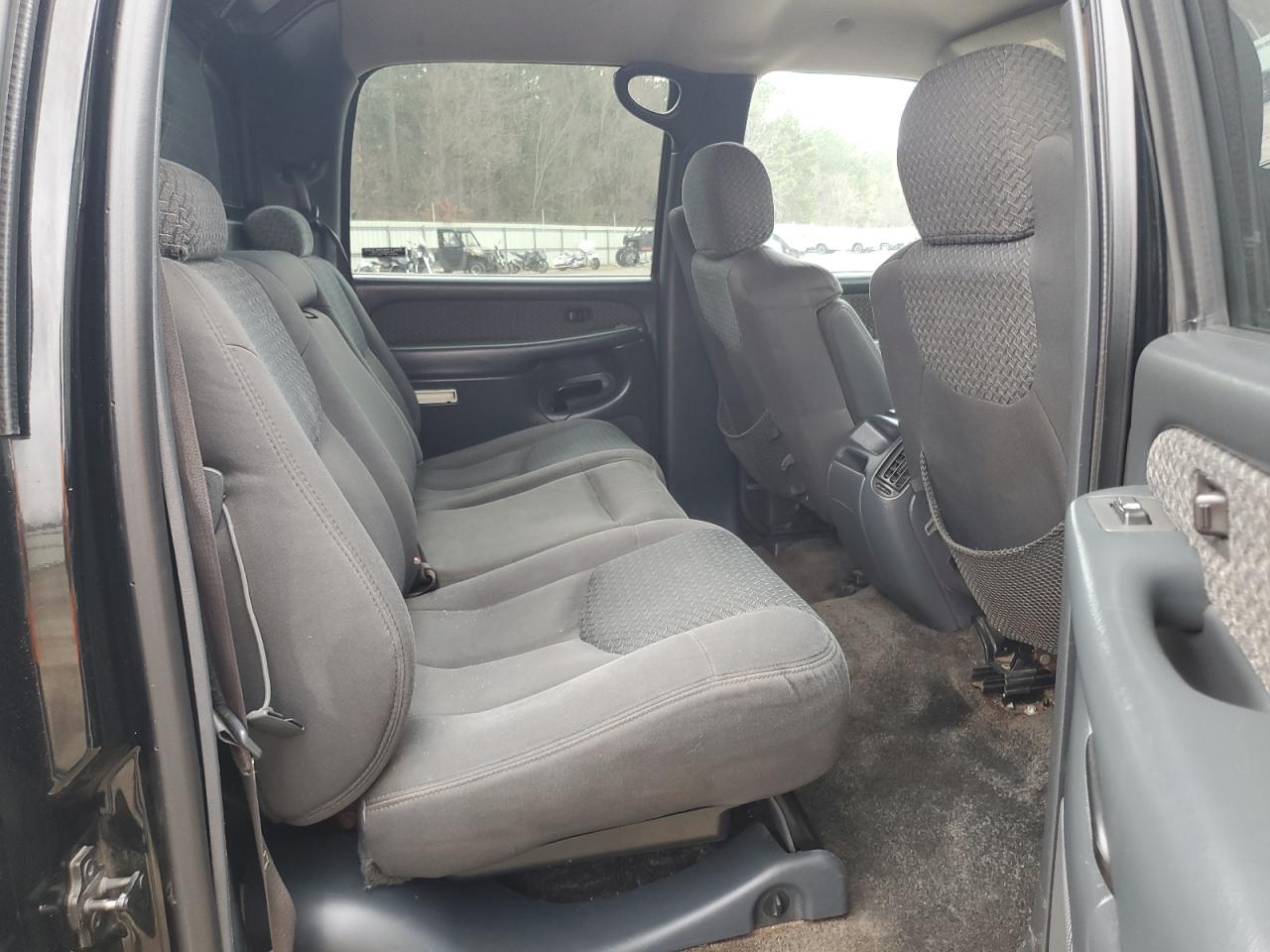 2002 Chevrolet Avalanche - Image 11