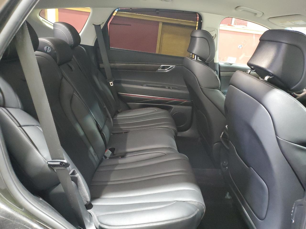 2024 Genesis GV80 - Image 11