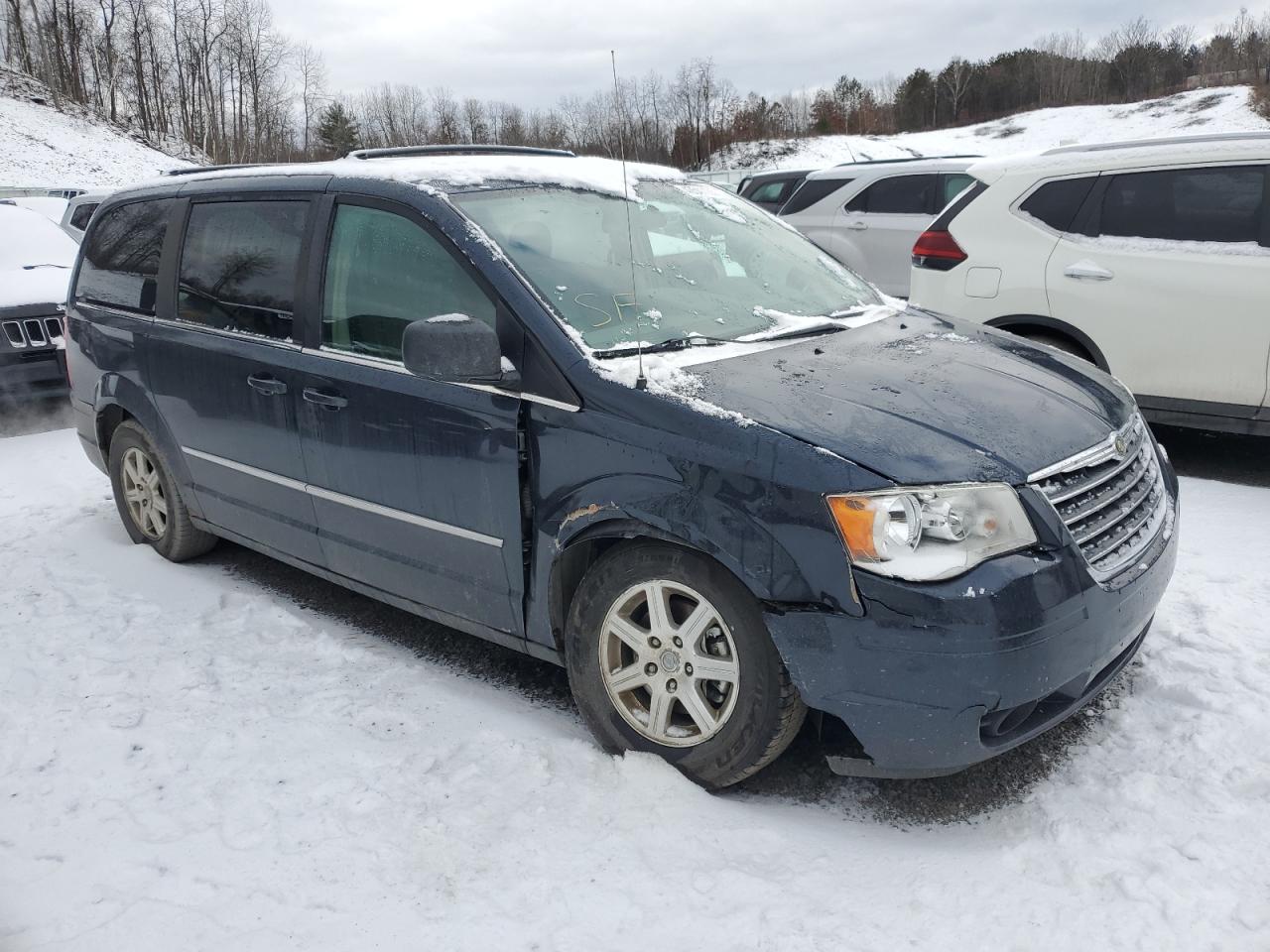 2009 Chrysler Town & Country - Image 4