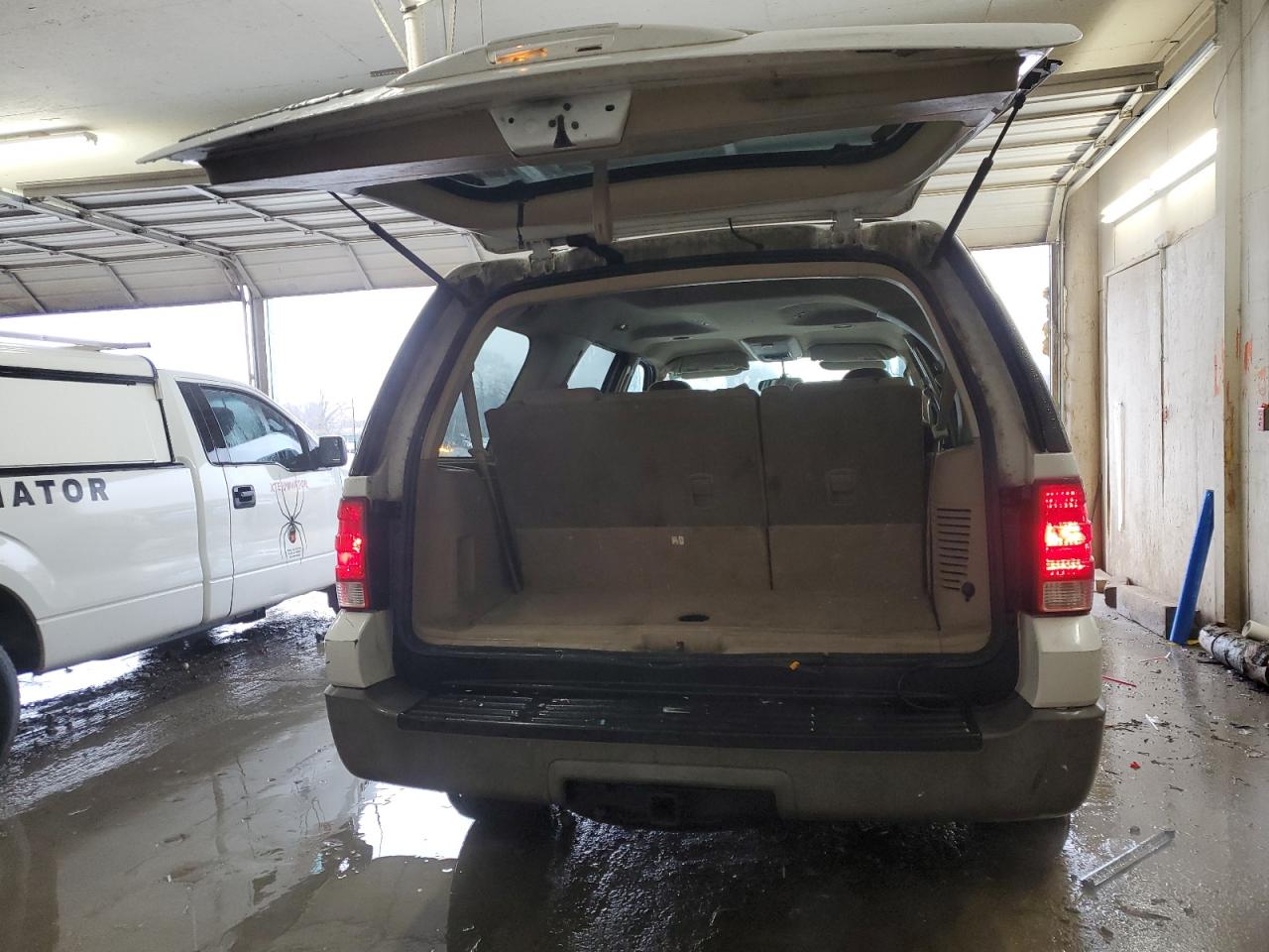 2003 Ford Expedition Xlt VIN: 1FMPU16L93LB57678 Lot: 44445405