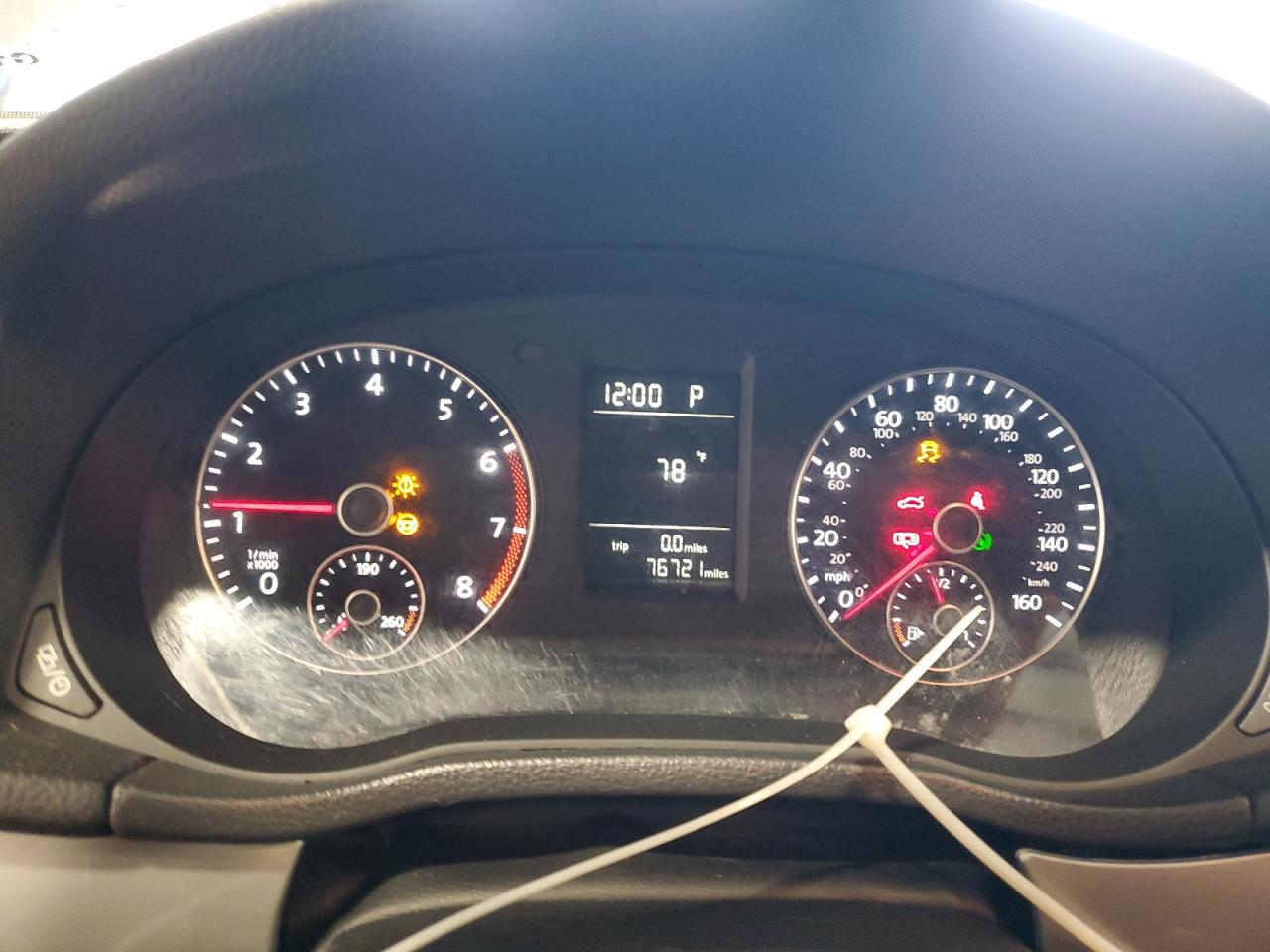 2014 Volkswagen Passat - Image 9