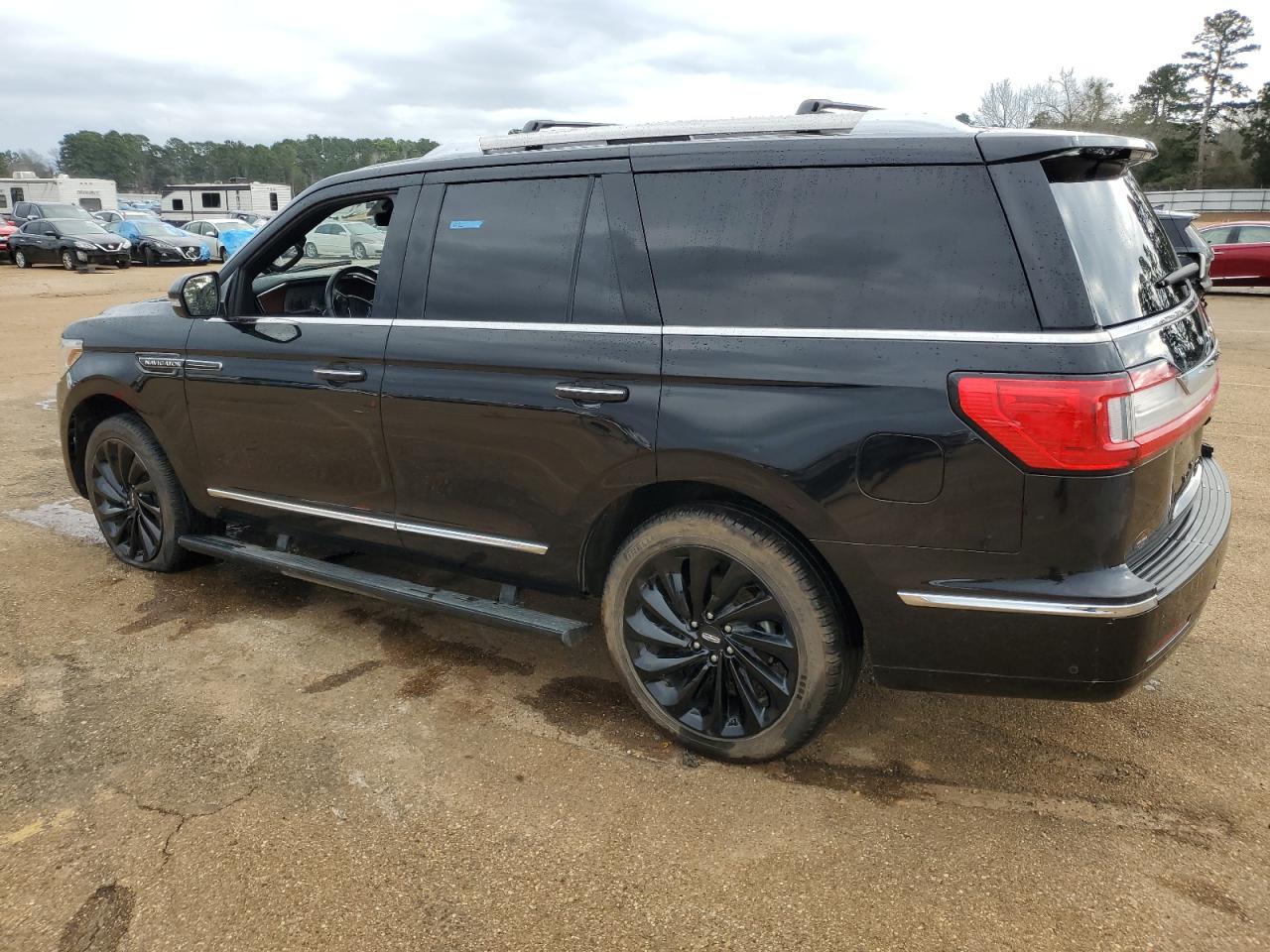 2020 Lincoln Navigator - Image 2