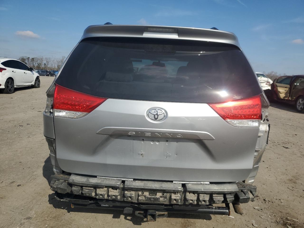 2011 Toyota Sienna - Image 6