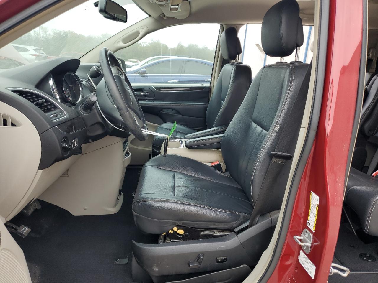 2014 Chrysler Town & Country - Image 7
