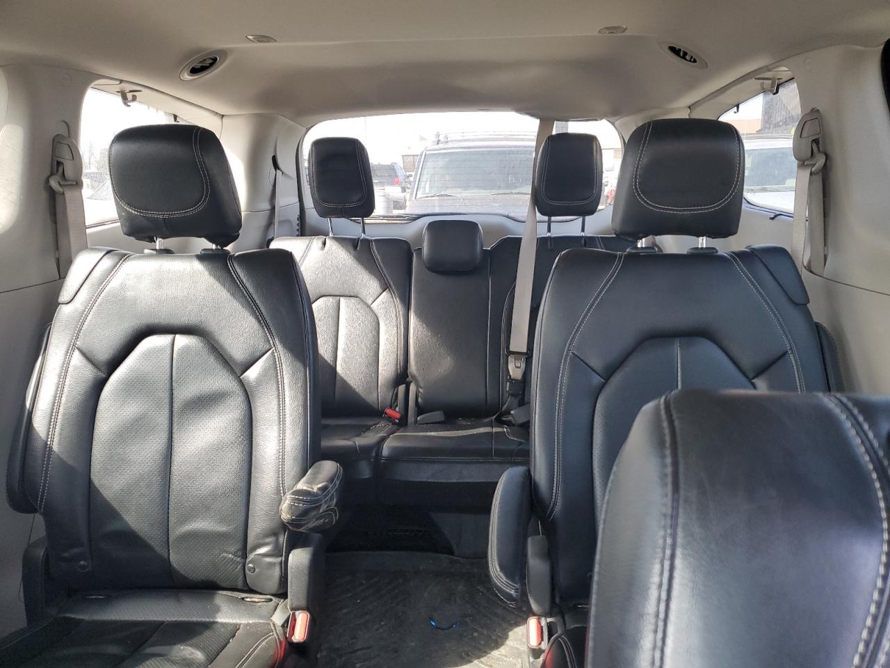 2022 Chrysler Pacifica - Image 10