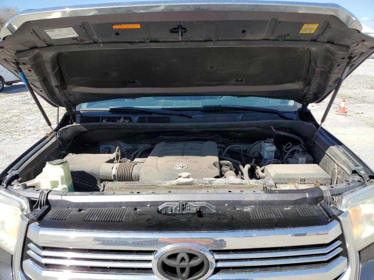 2016 Toyota Tundra - Image 12