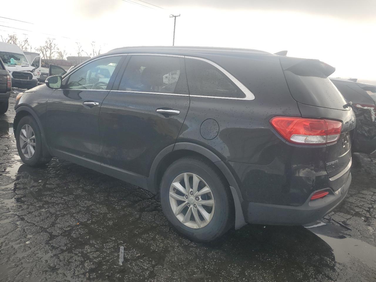 2016 Kia Sorento - Image 2