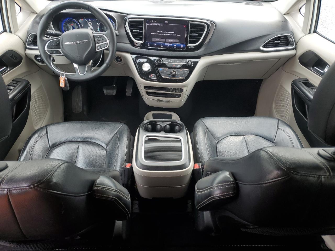 2022 Chrysler Pacifica - Image 8