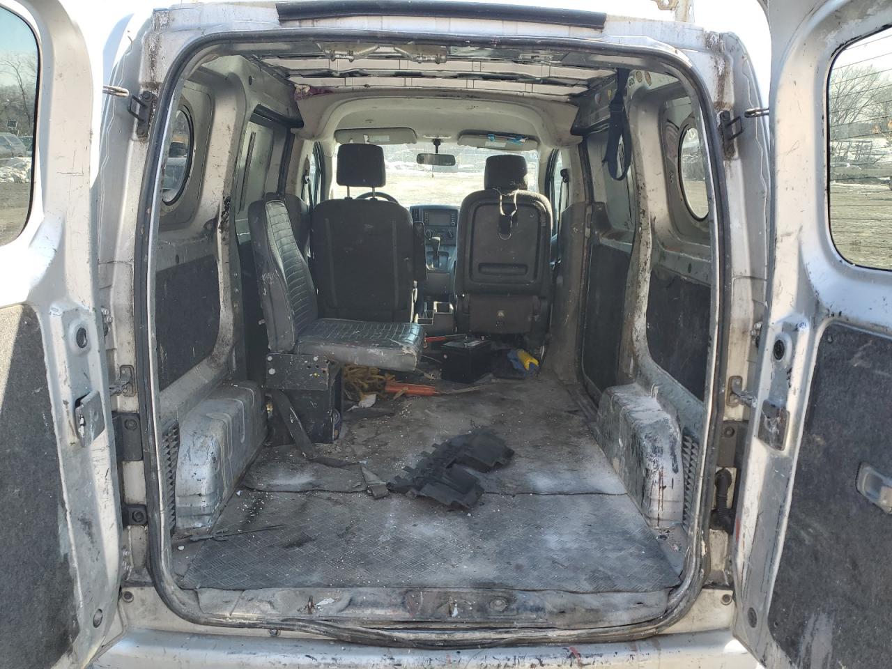 2015 Nissan NV - Image 10
