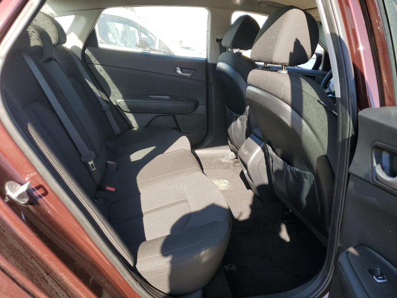 2017 Kia Optima - Image 11