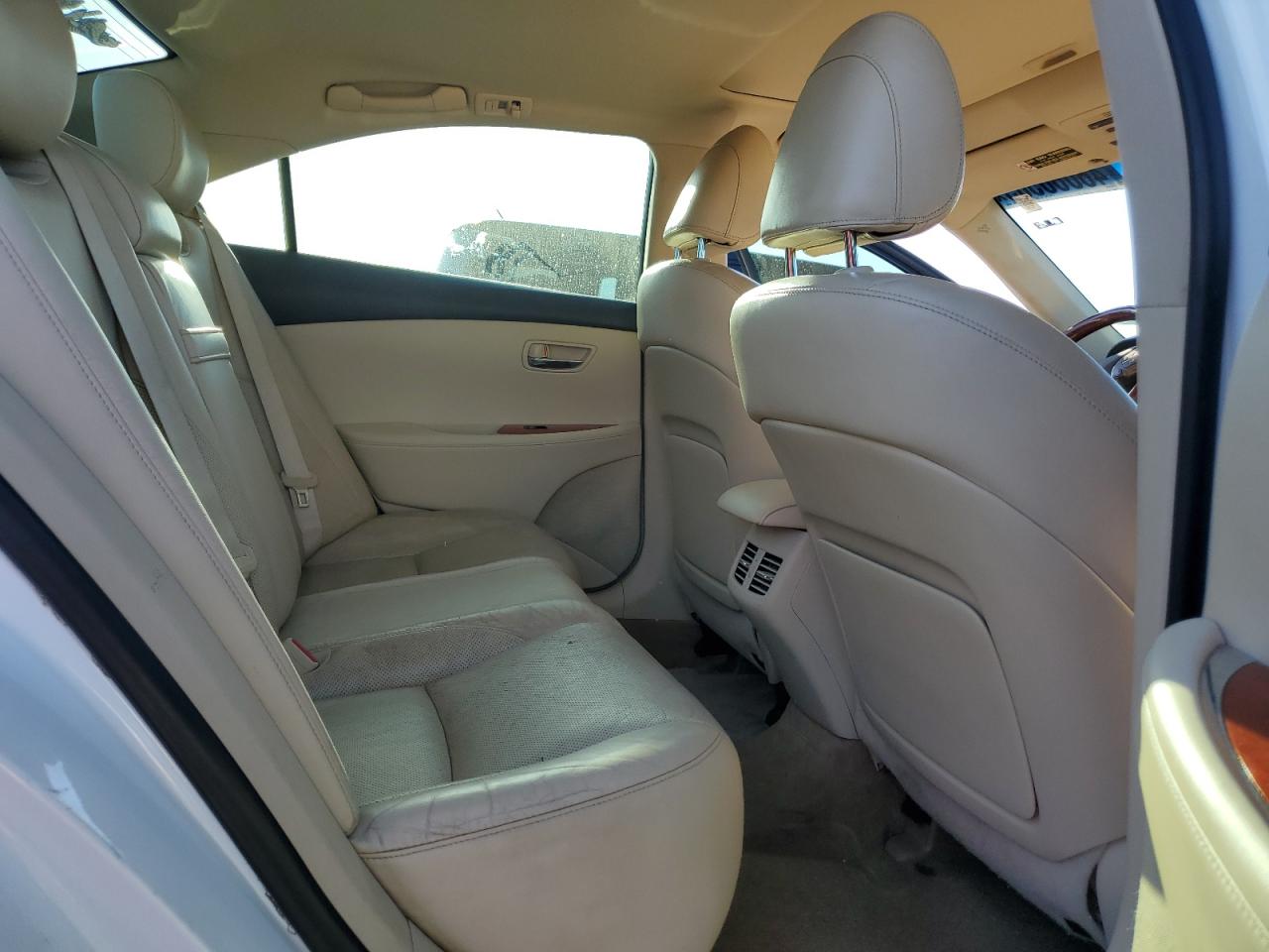 2012 Lexus ES - Image 10