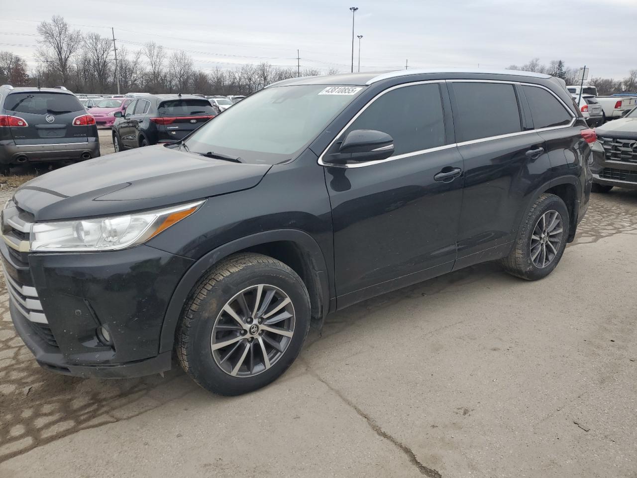 2017 Toyota Highlander - Image 1