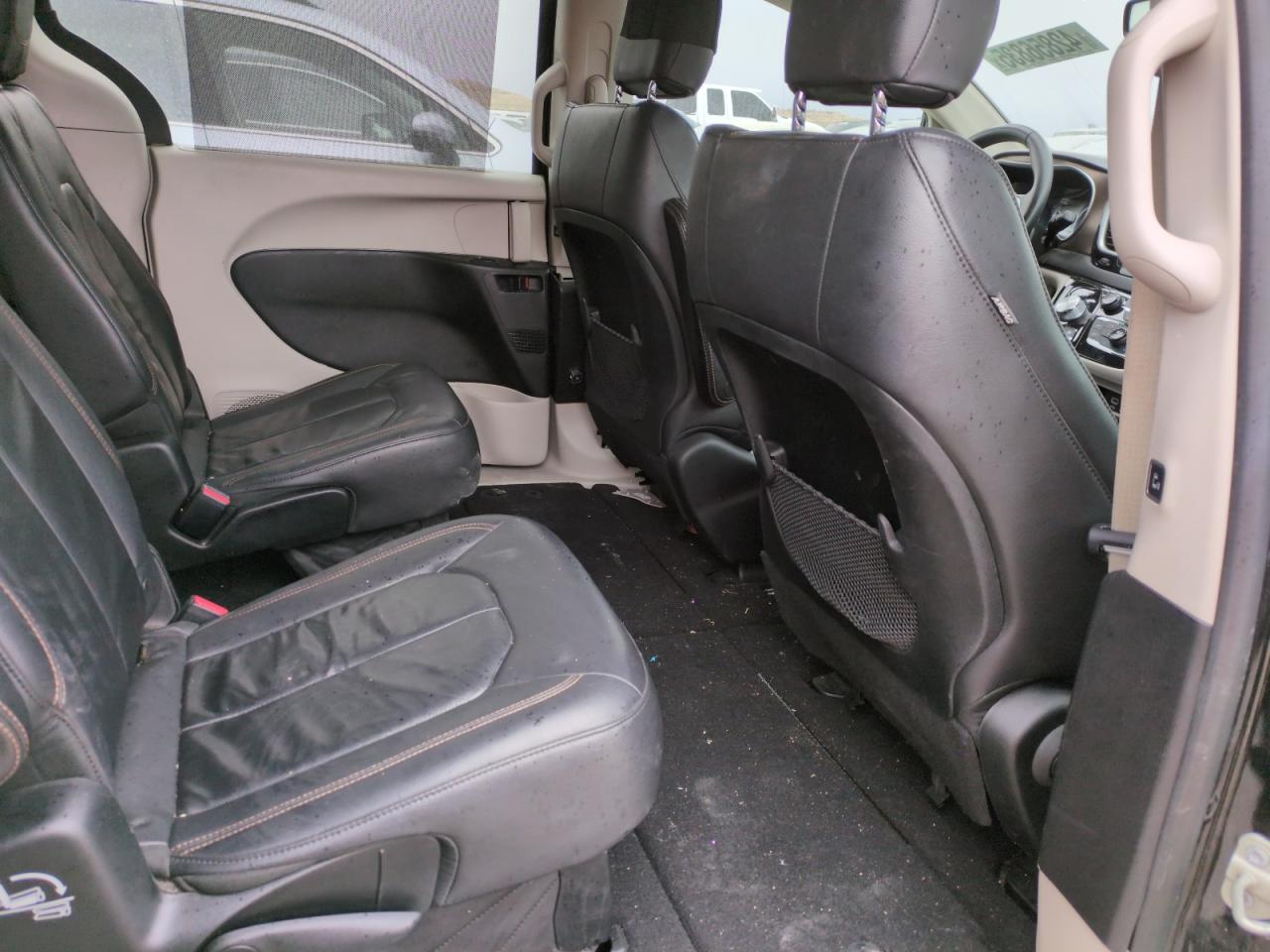 2017 Chrysler Pacifica - Image 10