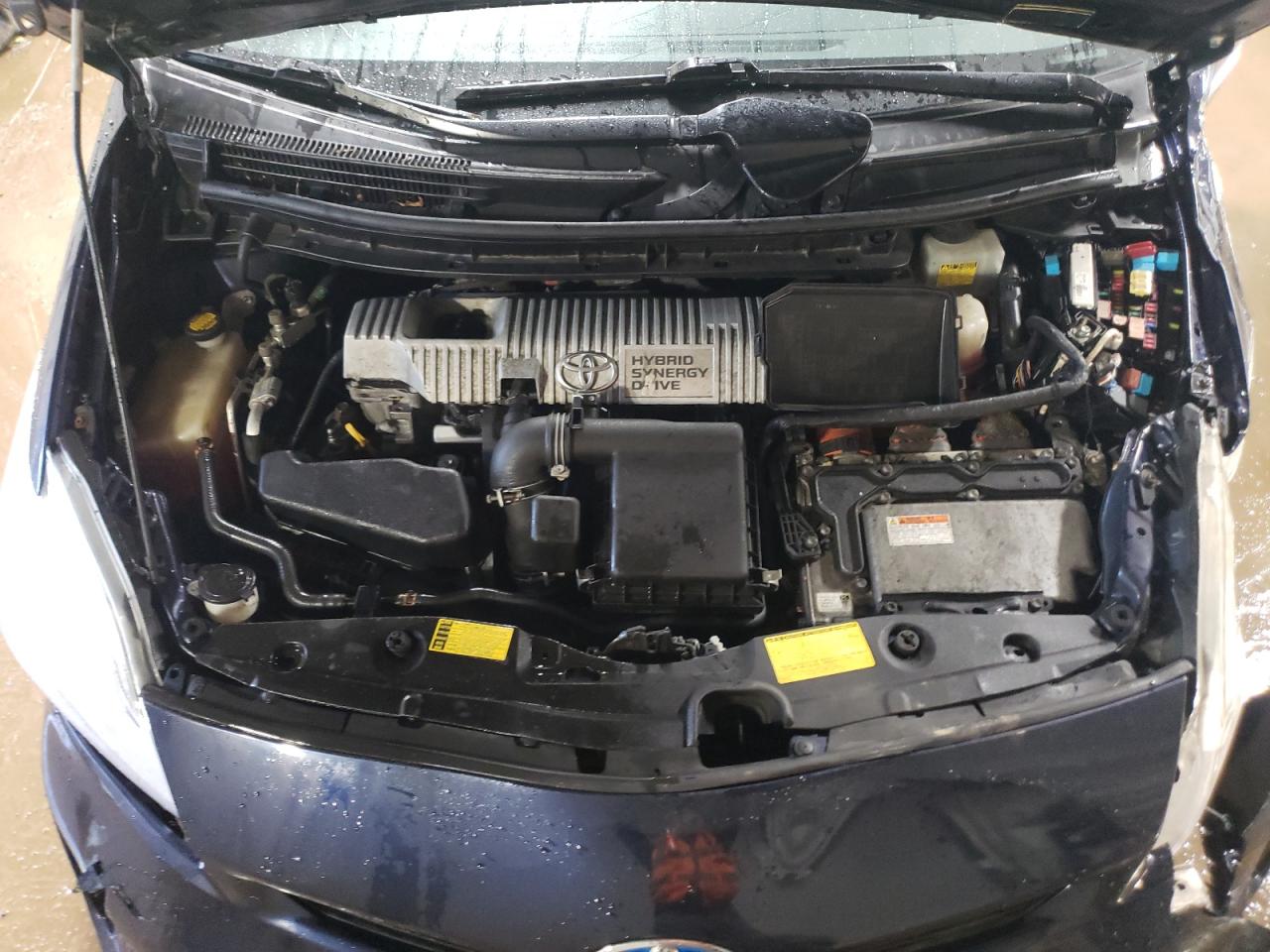 2012 Toyota Prius - Image 11