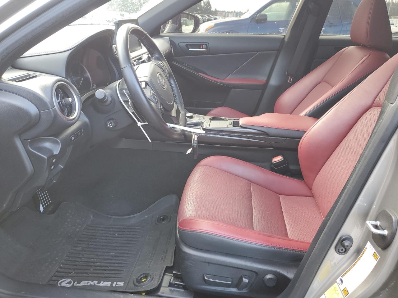 2022 Lexus IS - Image 7