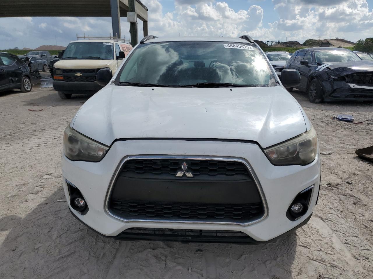 2013 Mitsubishi Outlander - Image 6