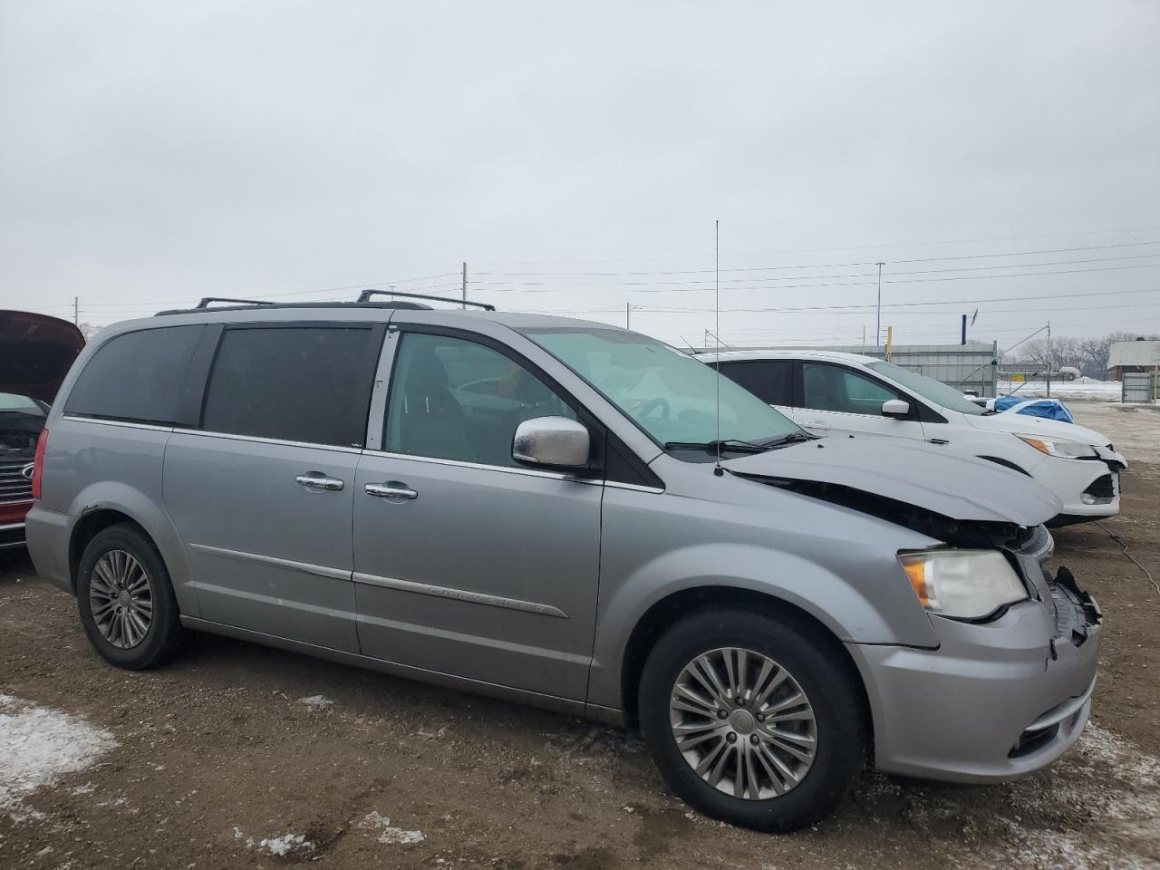 2013 Chrysler Town & Country - Image 4