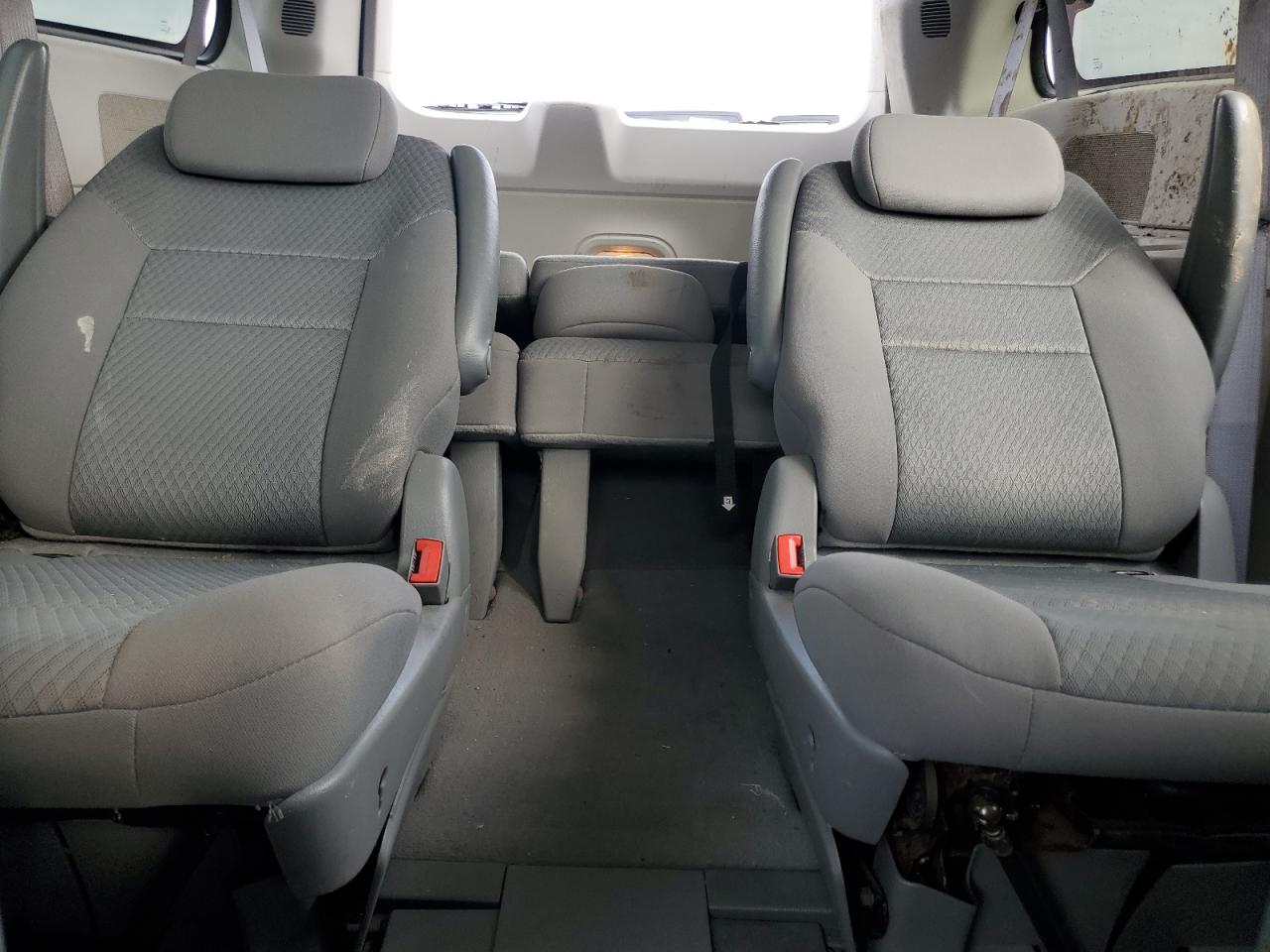 2010 Dodge Caravan - Image 10