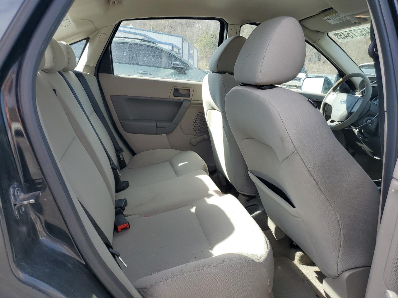 2010 Ford Focus - Image 10