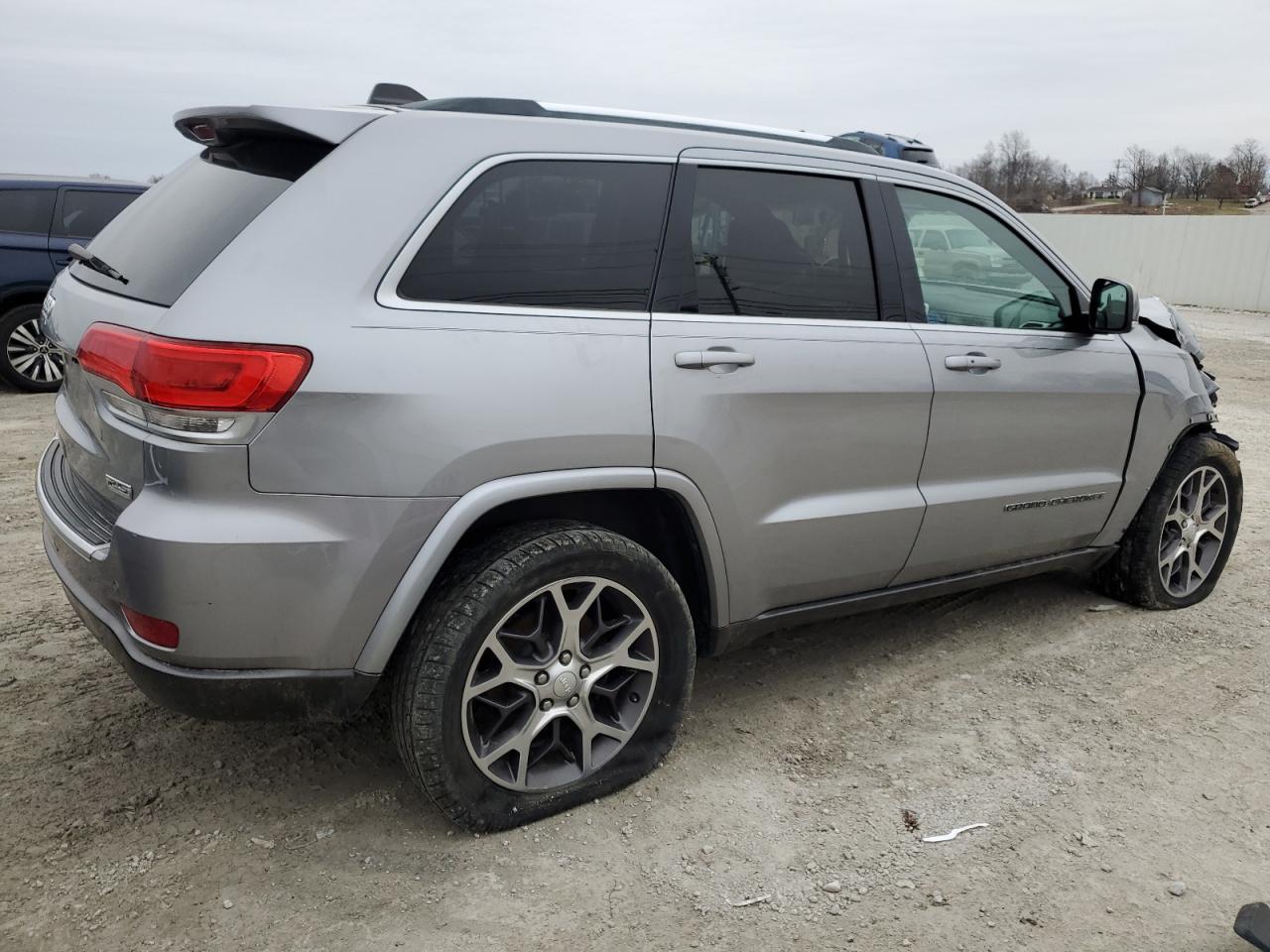 2018 Jeep Grand Cherokee - Image 3