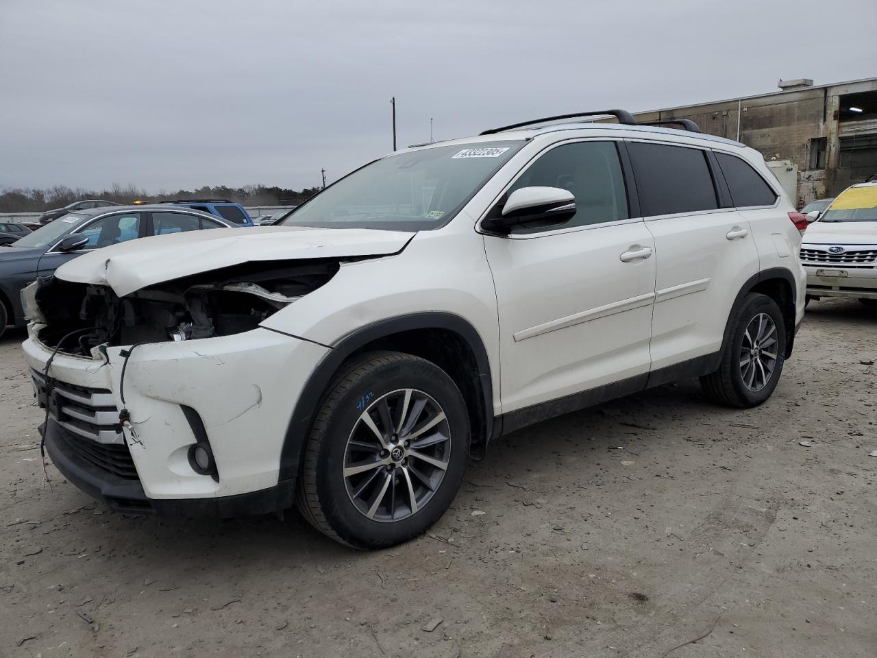 2019 Toyota Highlander - Image 1