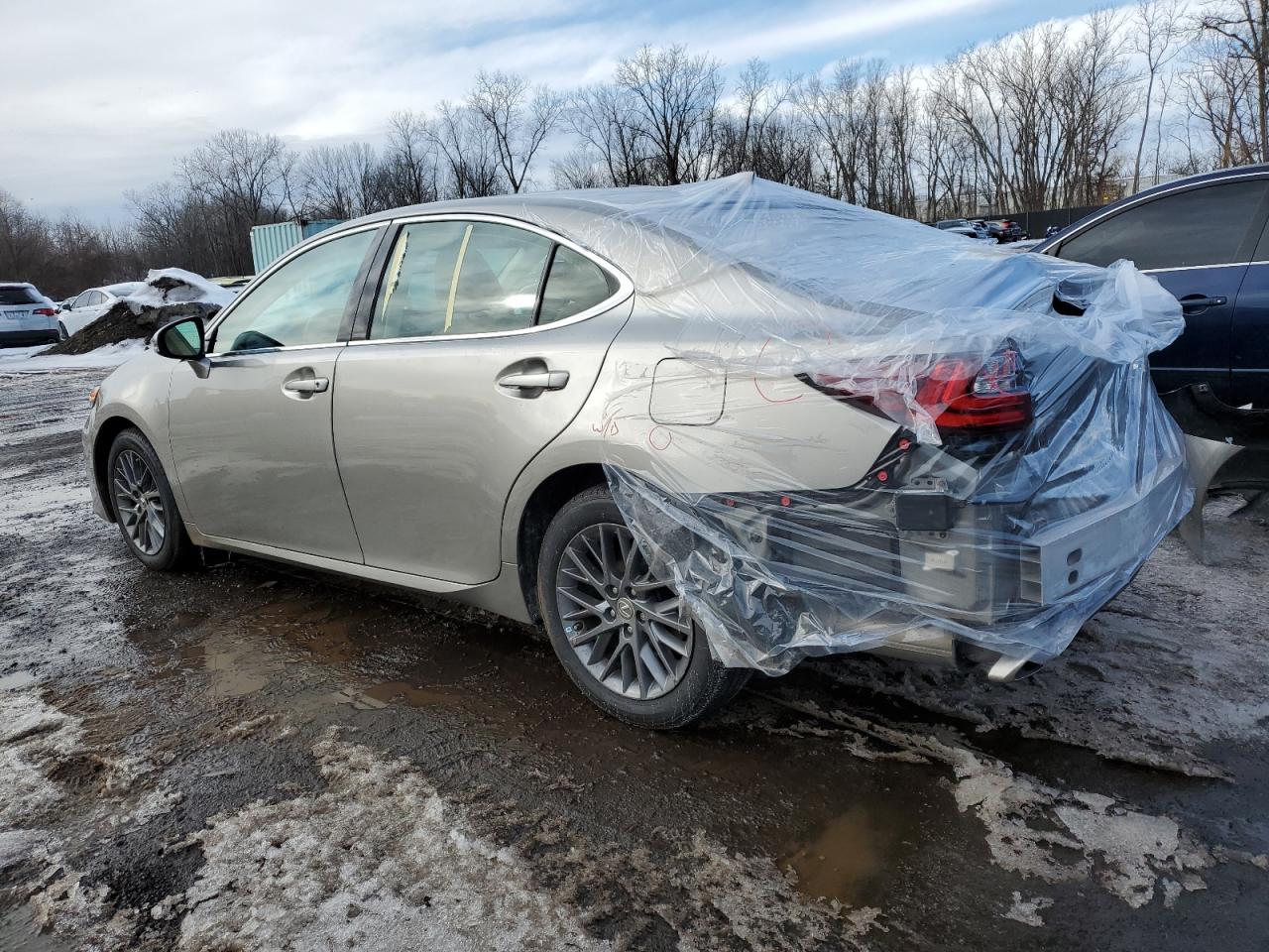 2018 Lexus ES - Image 2
