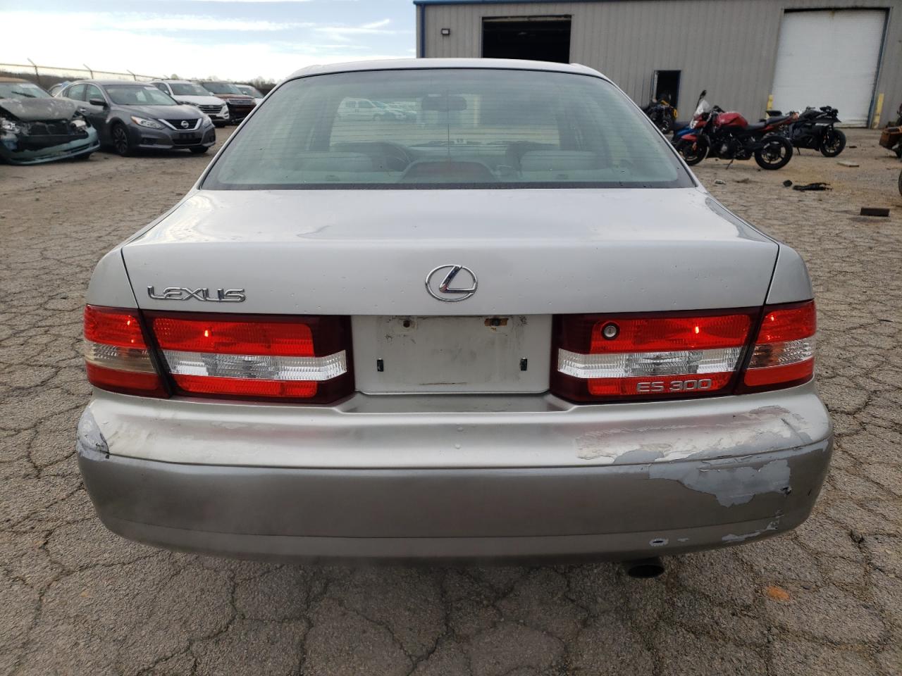 2001 Lexus ES - Image 6