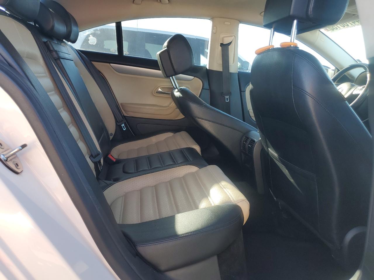 2014 Volkswagen Passat CC - Image 10