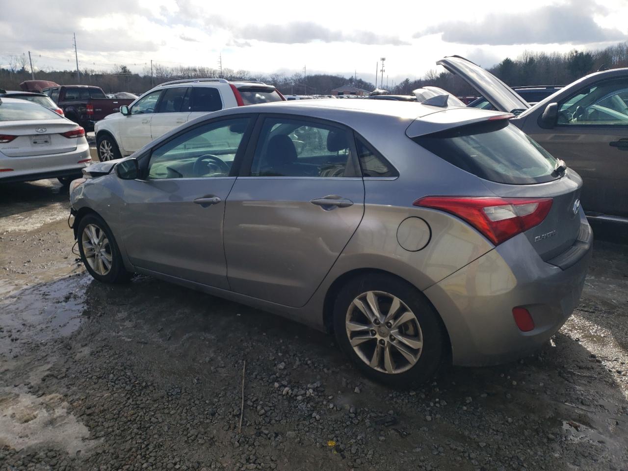 2013 Hyundai Elantra - Image 2
