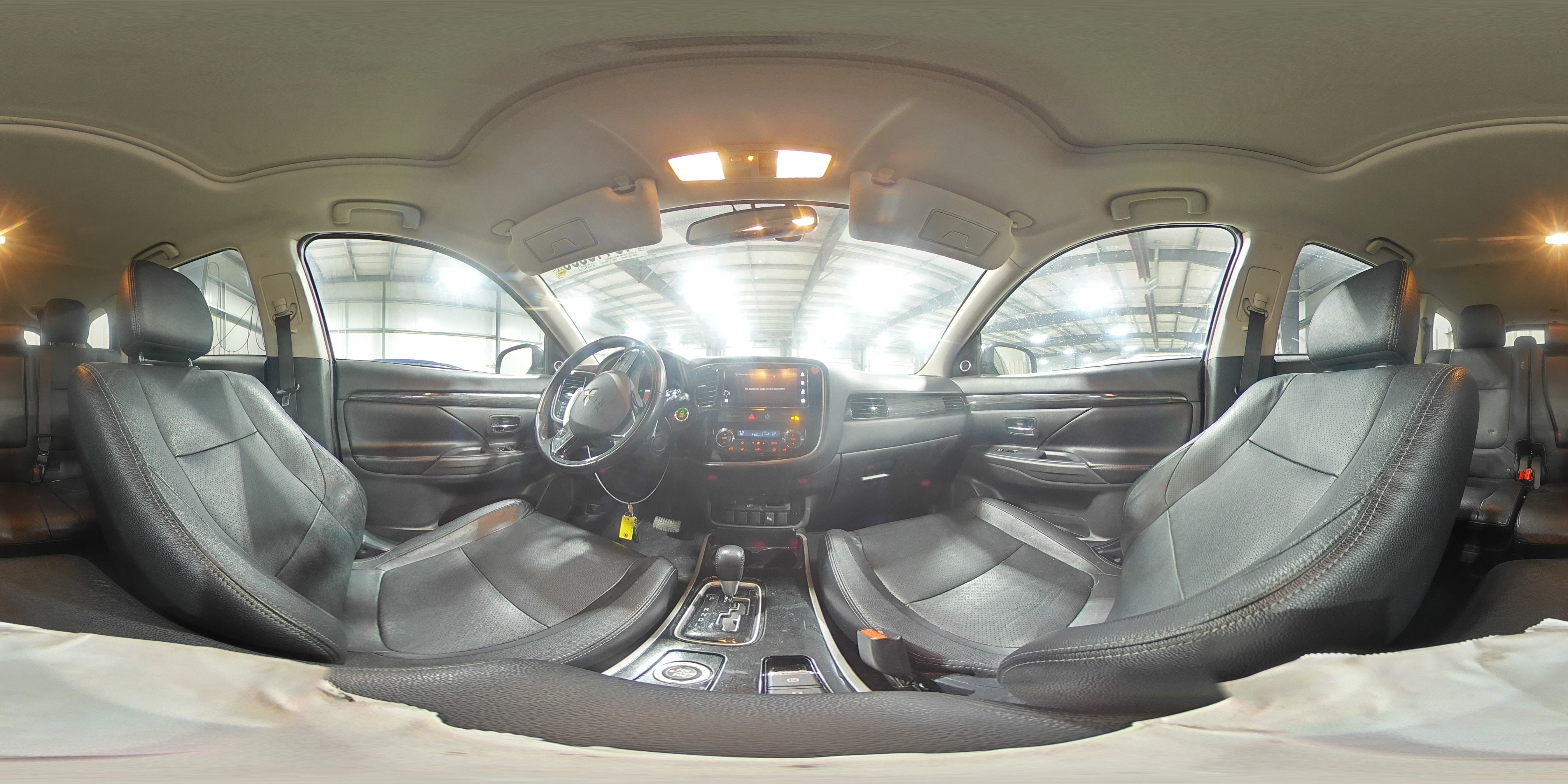 2017 Mitsubishi Outlander - Image 13