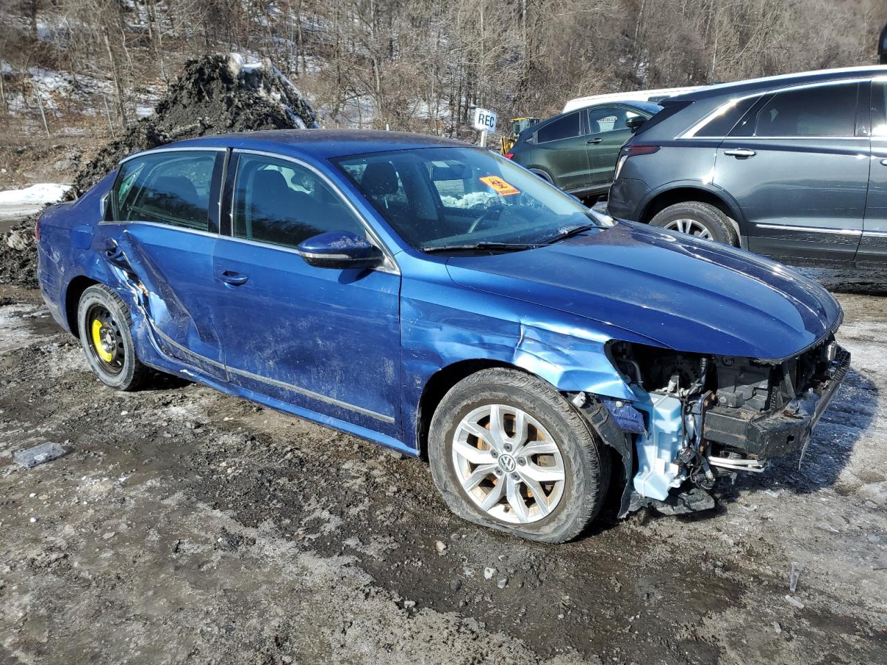2017 Volkswagen Passat - Image 4