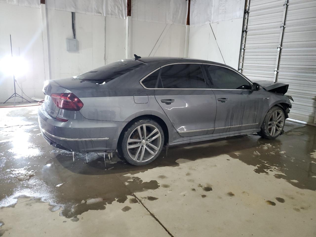 2017 Volkswagen Passat - Image 3