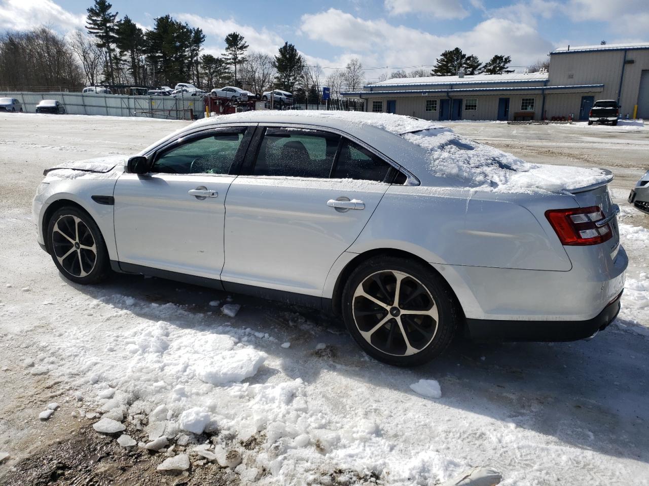 2015 Ford Taurus - Image 2