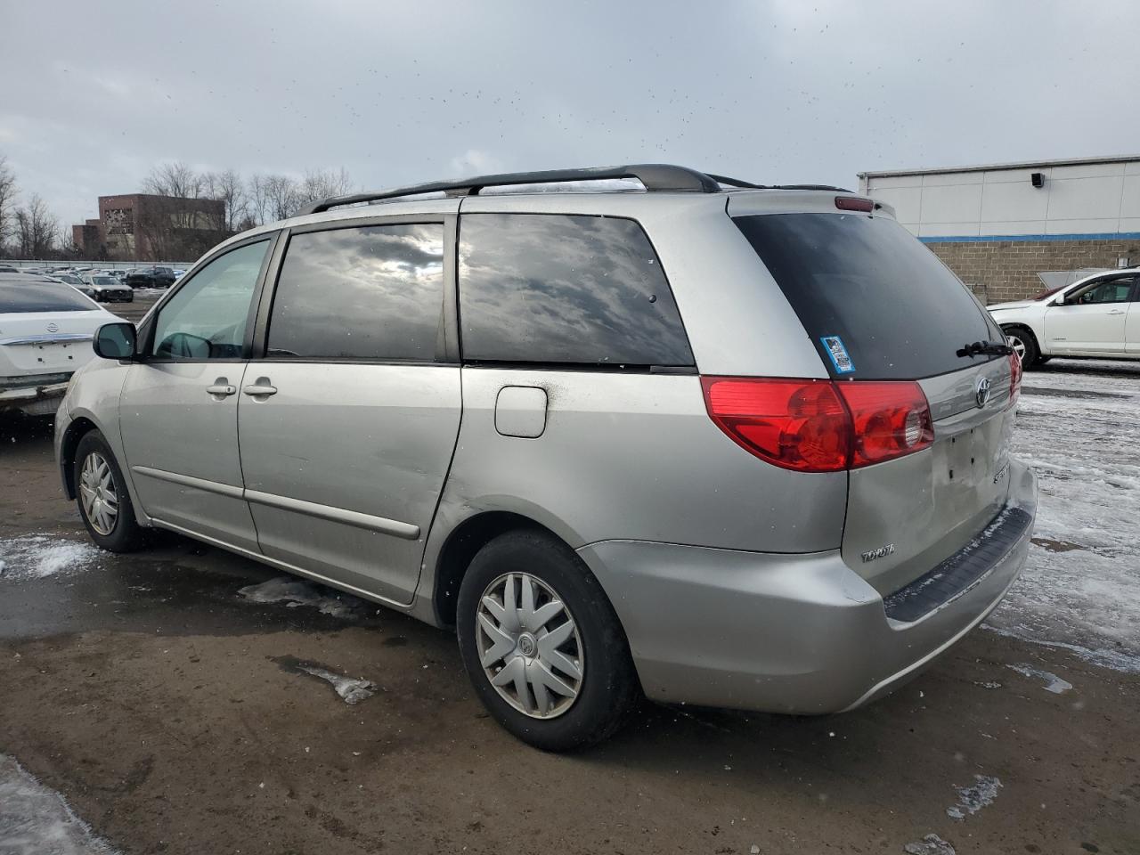 2008 Toyota Sienna - Image 2