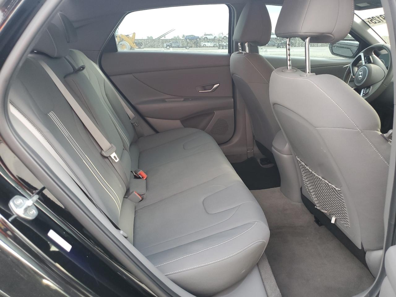 2022 Hyundai Elantra - Image 10