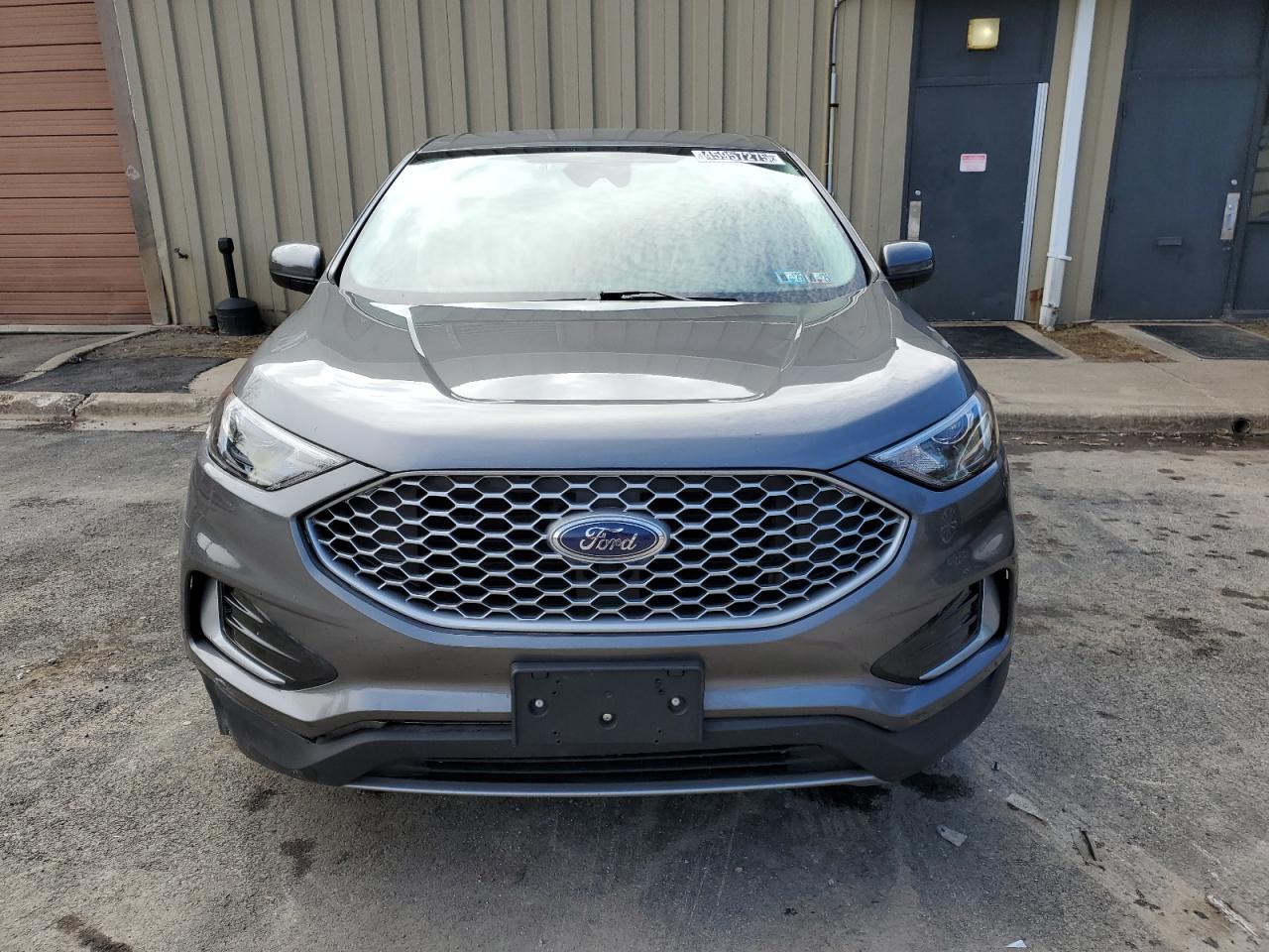 2023 Ford Edge - Image 5