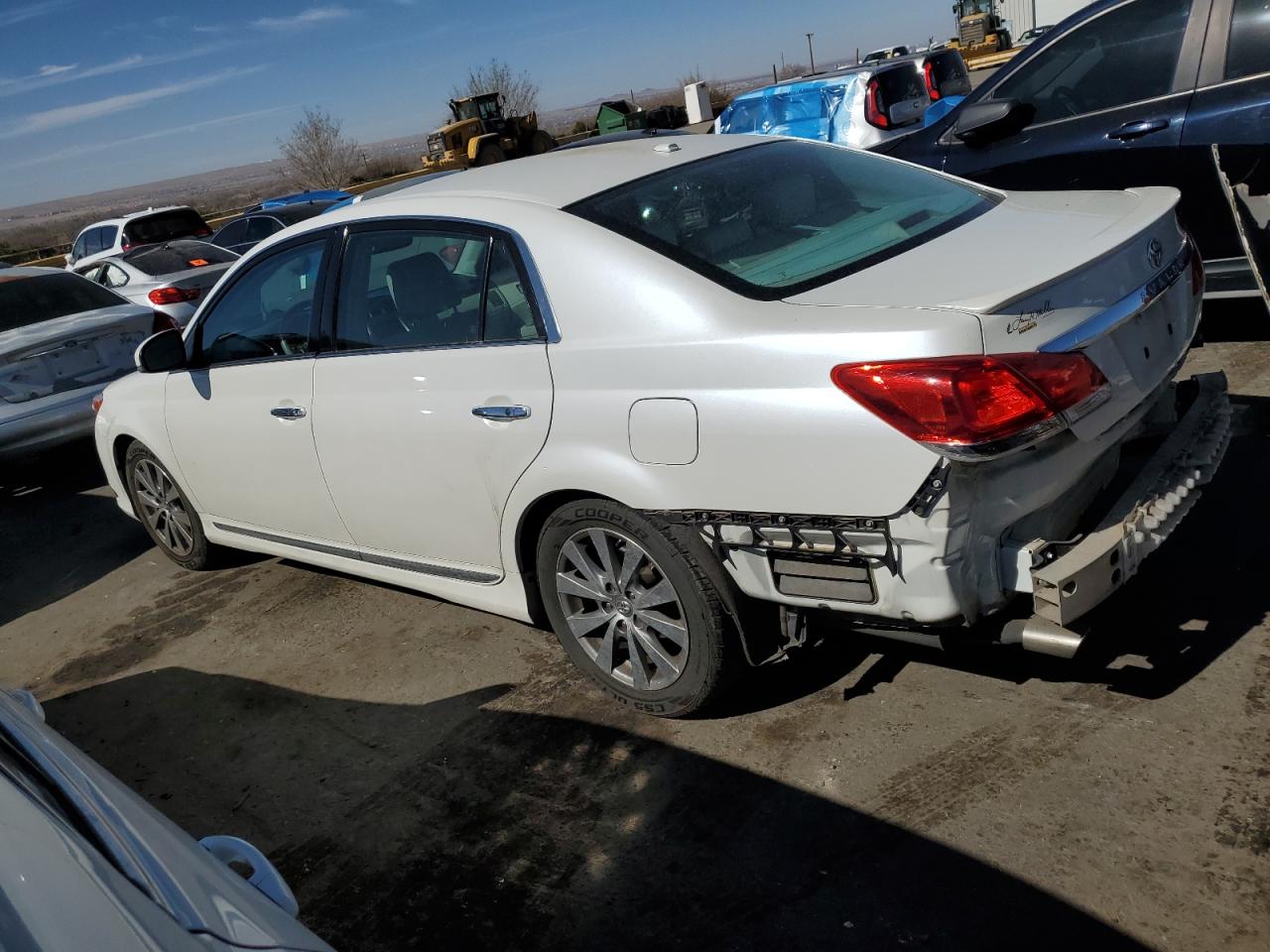 2012 Toyota Avalon - Image 2