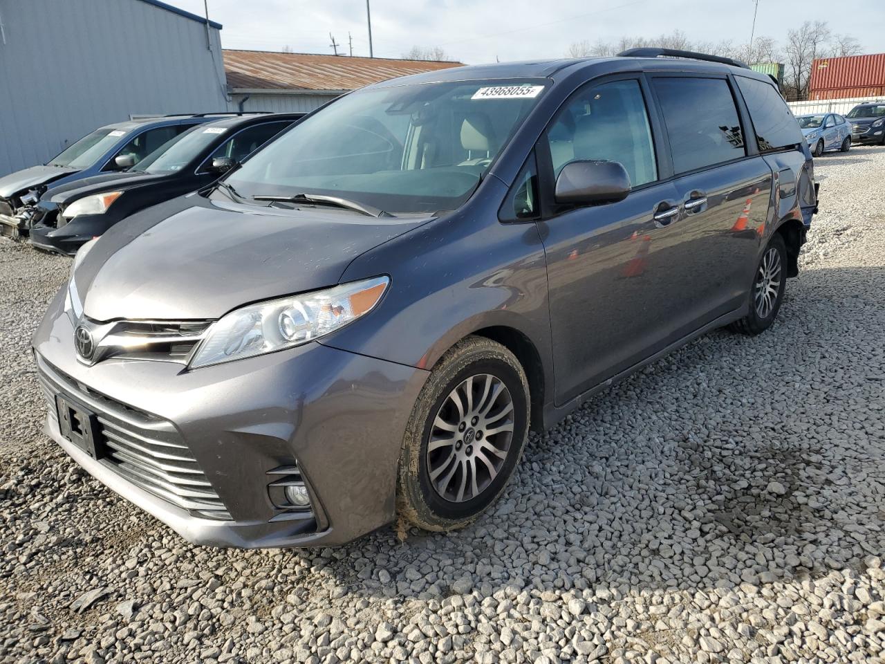 2018 Toyota Sienna - Image 2