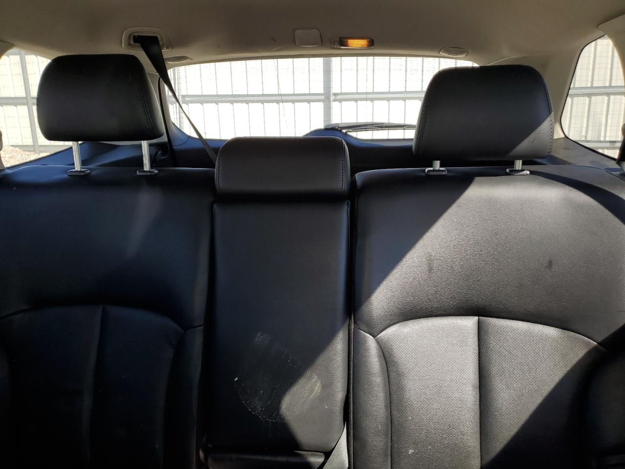 2011 Subaru Outback - Image 10