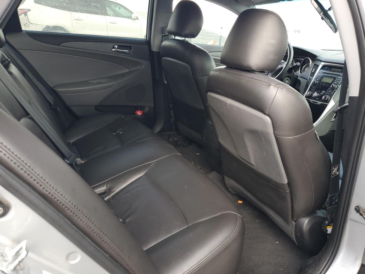 2011 Hyundai Sonata - Image 10