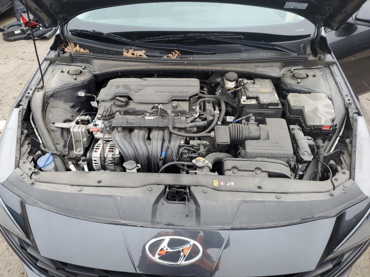 2022 Hyundai Elantra - Image 11