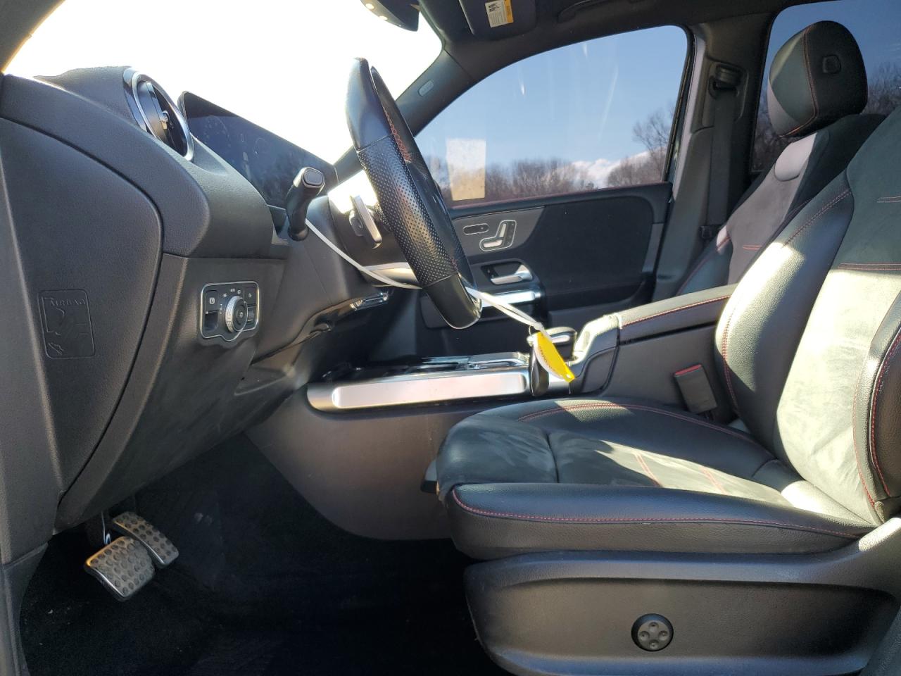 2020 Mercedes-Benz GLB - Image 7