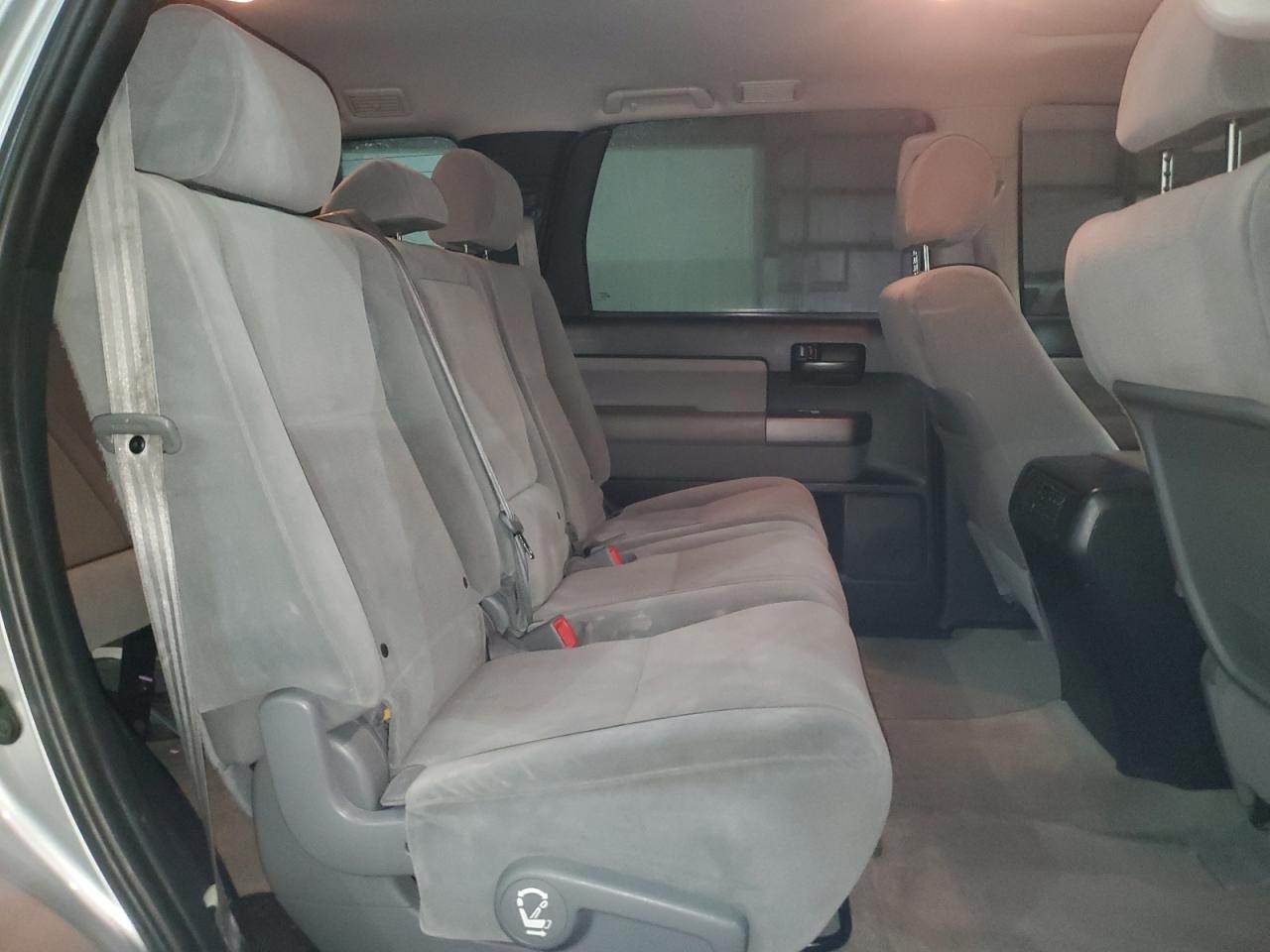 2010 Toyota Sequoia - Image 11