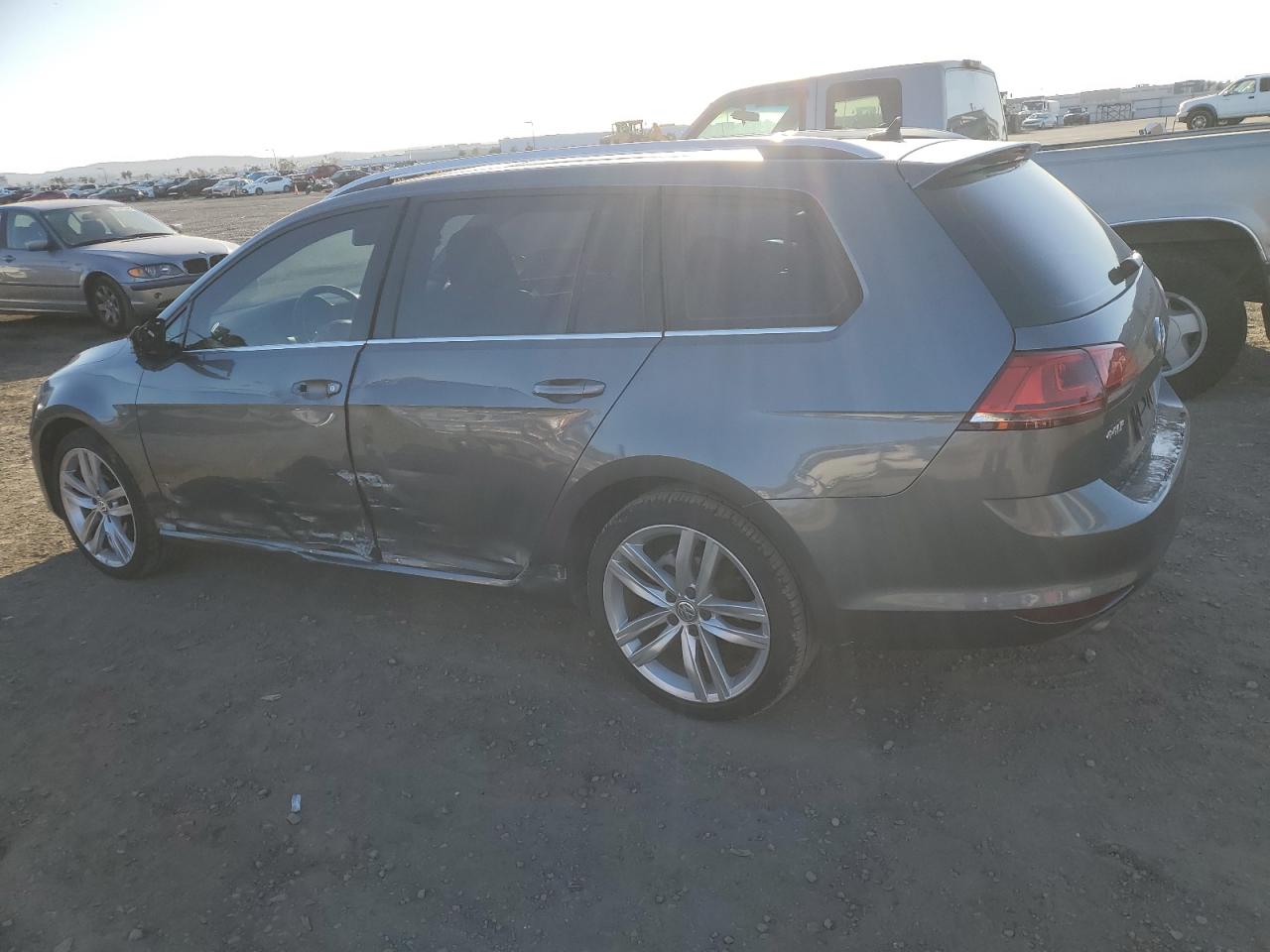 2015 Volkswagen Golf - Image 2