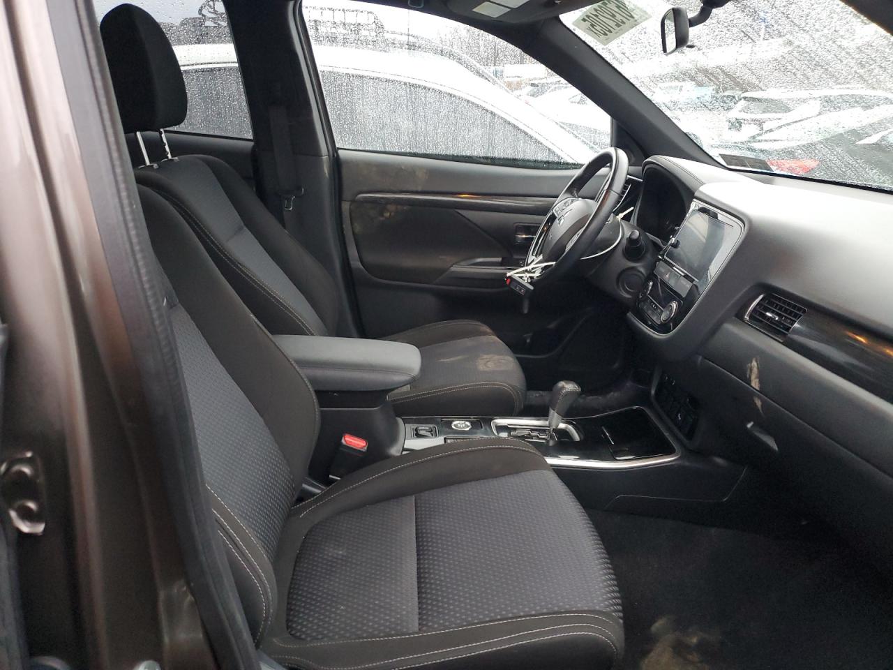 2018 Mitsubishi Outlander - Image 7