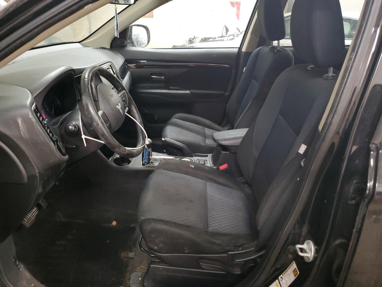 2014 Mitsubishi Outlander - Image 7