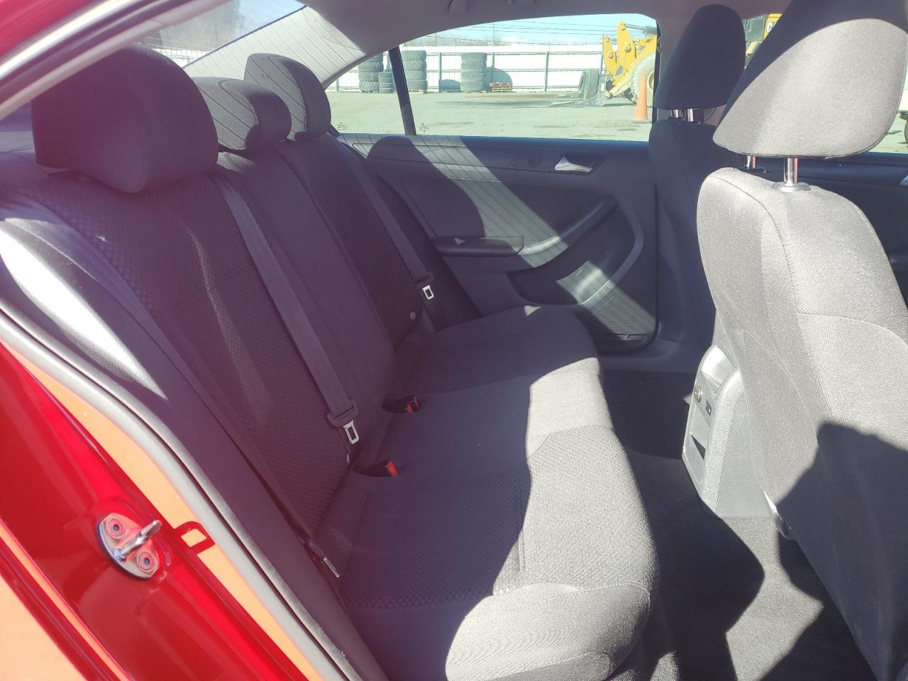 2014 Volkswagen Jetta - Image 11