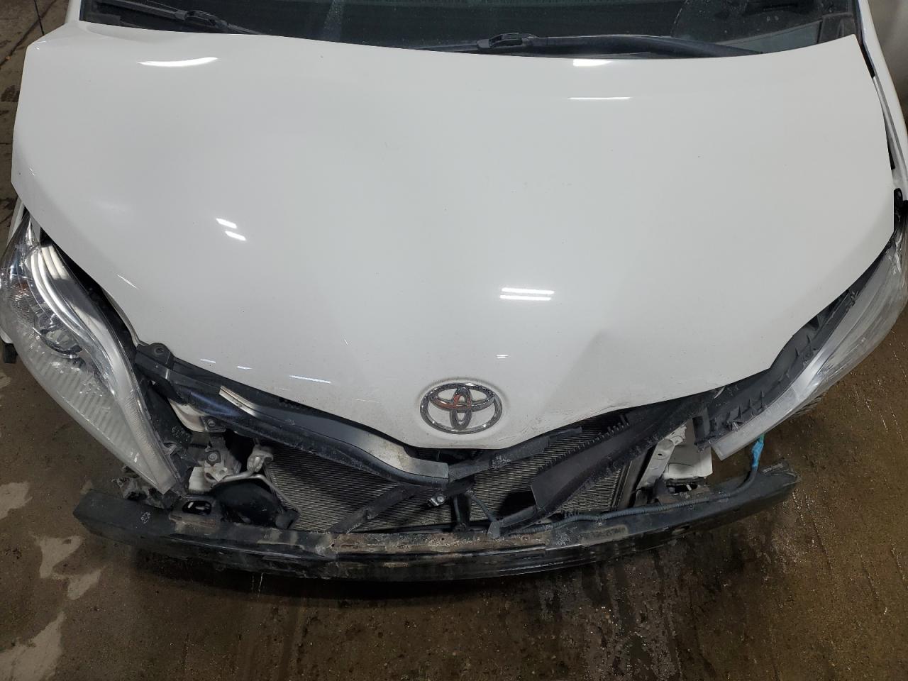 2011 Toyota Sienna - Image 12