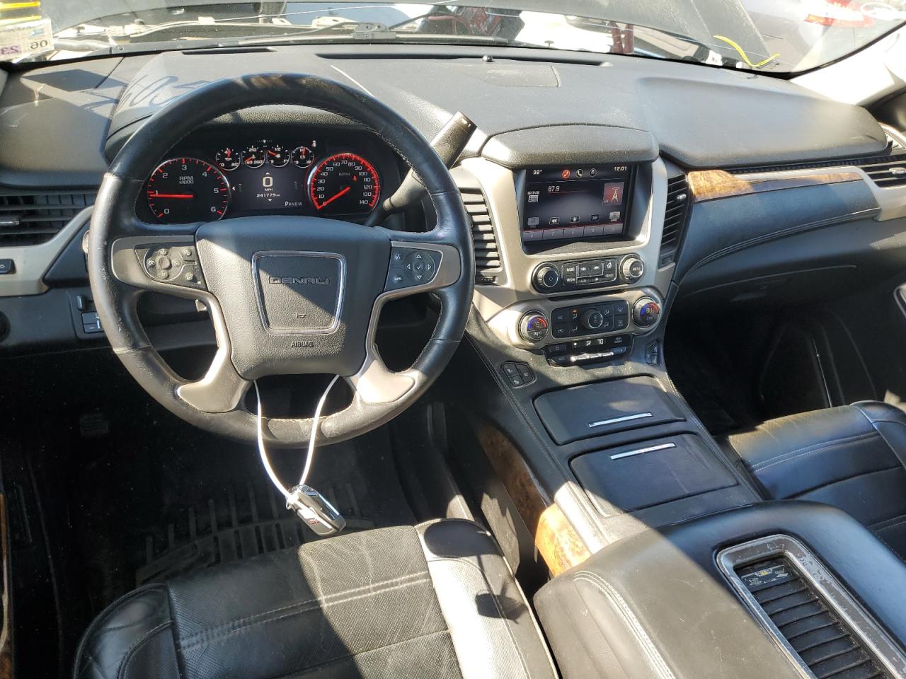 2015 GMC Yukon - Image 8