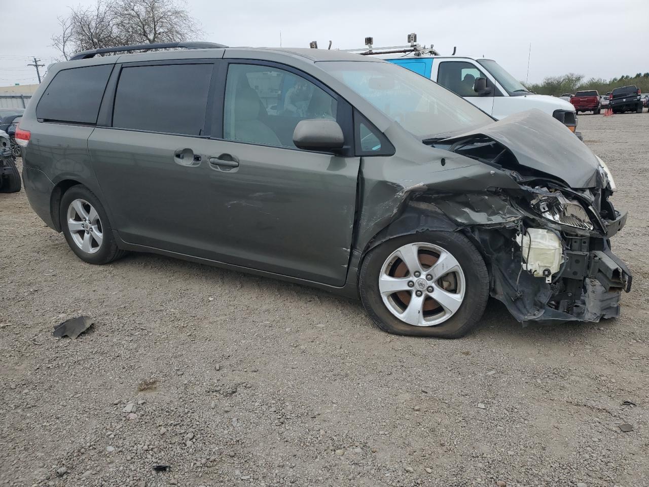 2011 Toyota Sienna - Image 4